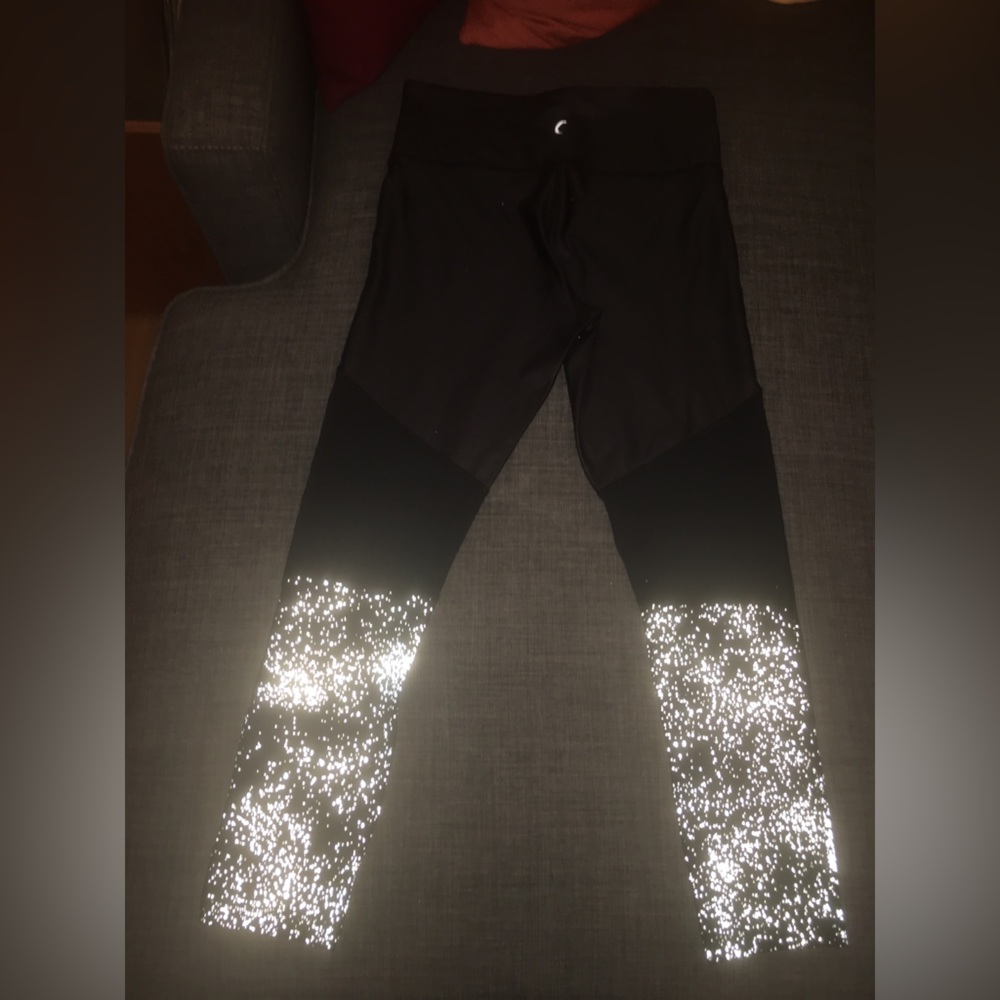 Zyia Black Reflective Metallic Light N Flight Tight 7/8 Leggings. Size 8-10.